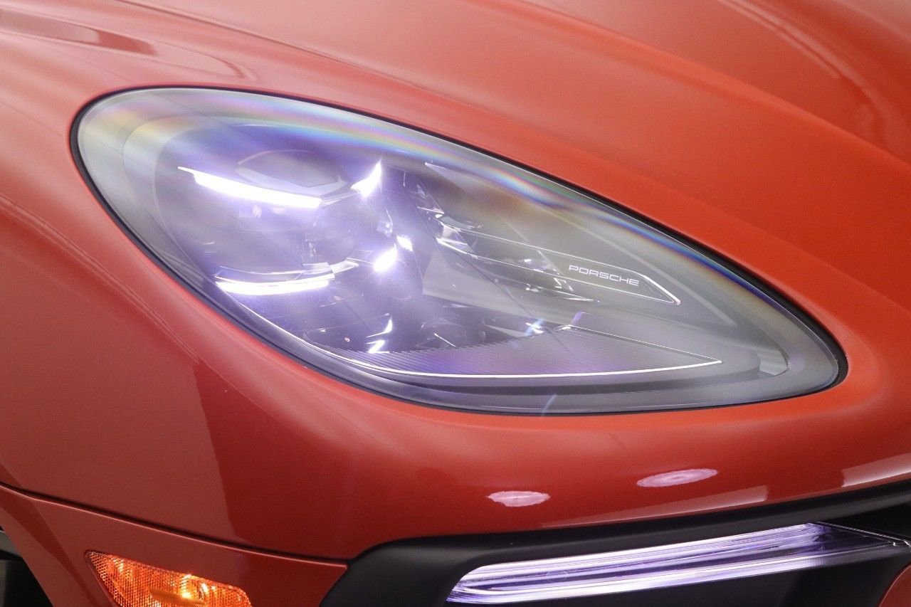 Used 2023 Porsche Macan Turbo image 27