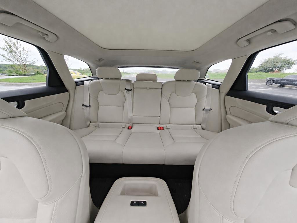 Used 2024 Volvo XC60 B5 Plus w/ Protection Package Premier AWD/4WD image 14