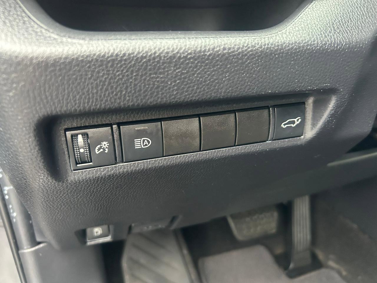Used 2020 Toyota RAV4 XLE w/ Convenience Package AWD/4WD image 13