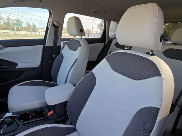 New 2025 Volkswagen Taos SE image 27