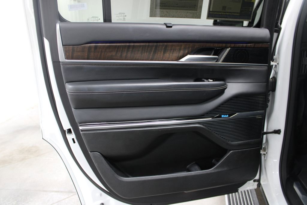 Used 2023 Jeep Grand Wagoneer 4WD image 23