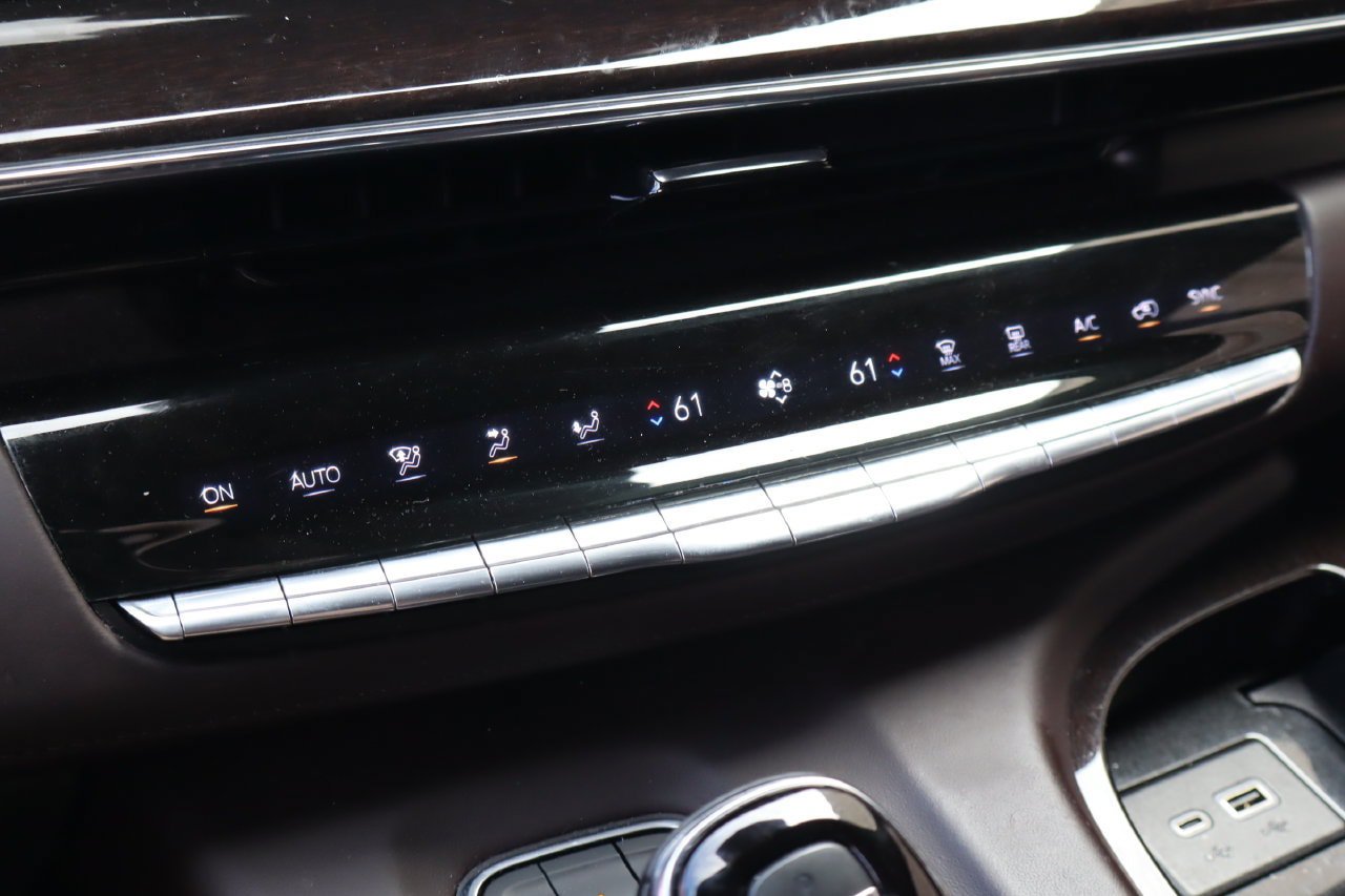 Used 2023 Cadillac Escalade Sport Platinum w/ LPO, Floor Liner Package AWD/4WD image 29