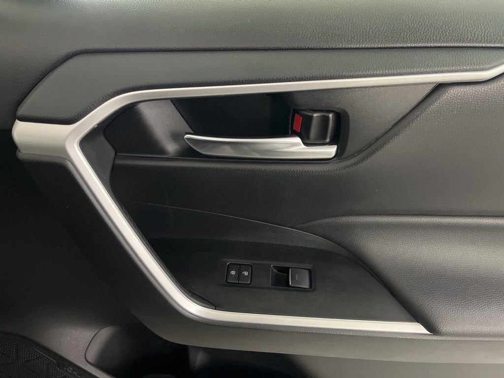 Used 2025 Toyota RAV4 XLE image 57