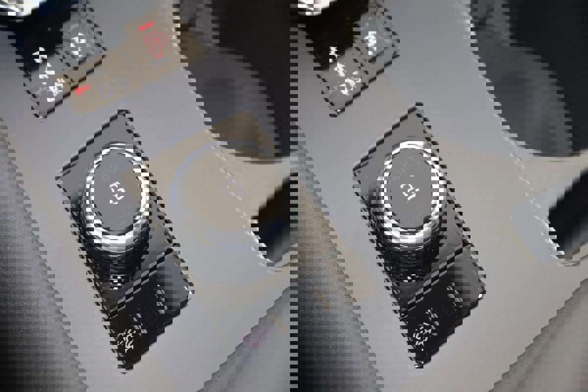 Used 2023 Land Rover Discovery S R-Dynamic image 30