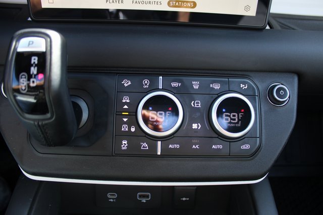 Used 2024 Land Rover Defender 110 S image 14