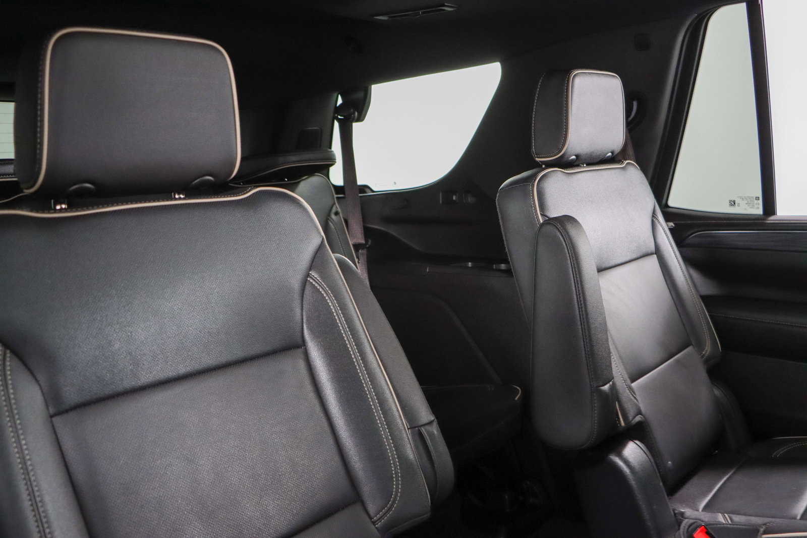 Used 2023 GMC Yukon SLT image 32