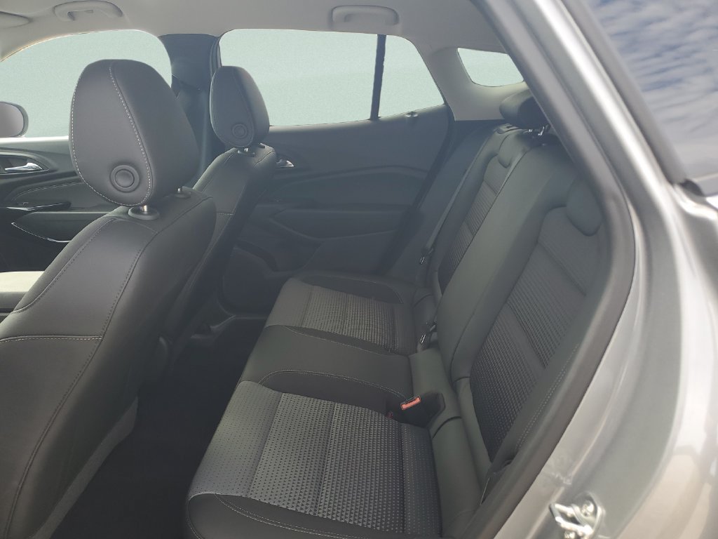 Used 2024 Chevrolet Trax LT w/ Driver Confidence Package FWD image 11