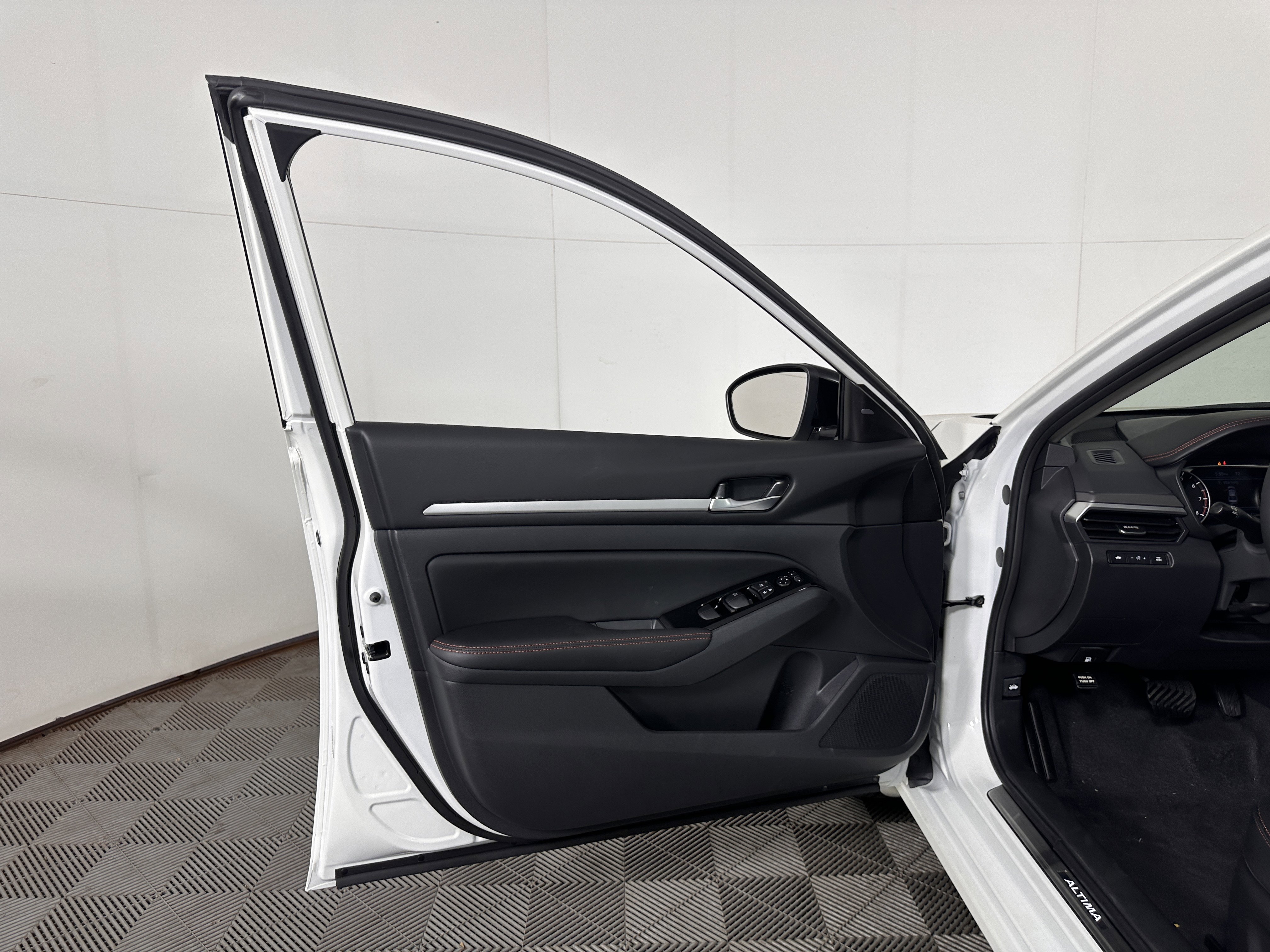 New 2025 Nissan Altima 2.5 SR image 28