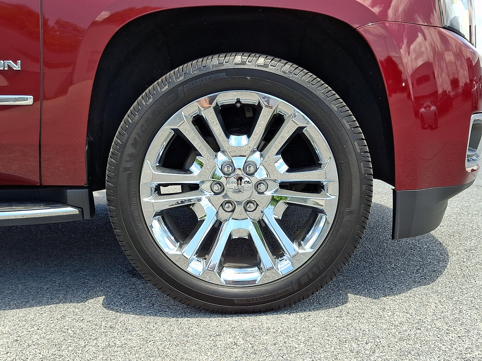Used 2017 GMC Yukon SLT w/ Premium Edition AWD/4WD image 9