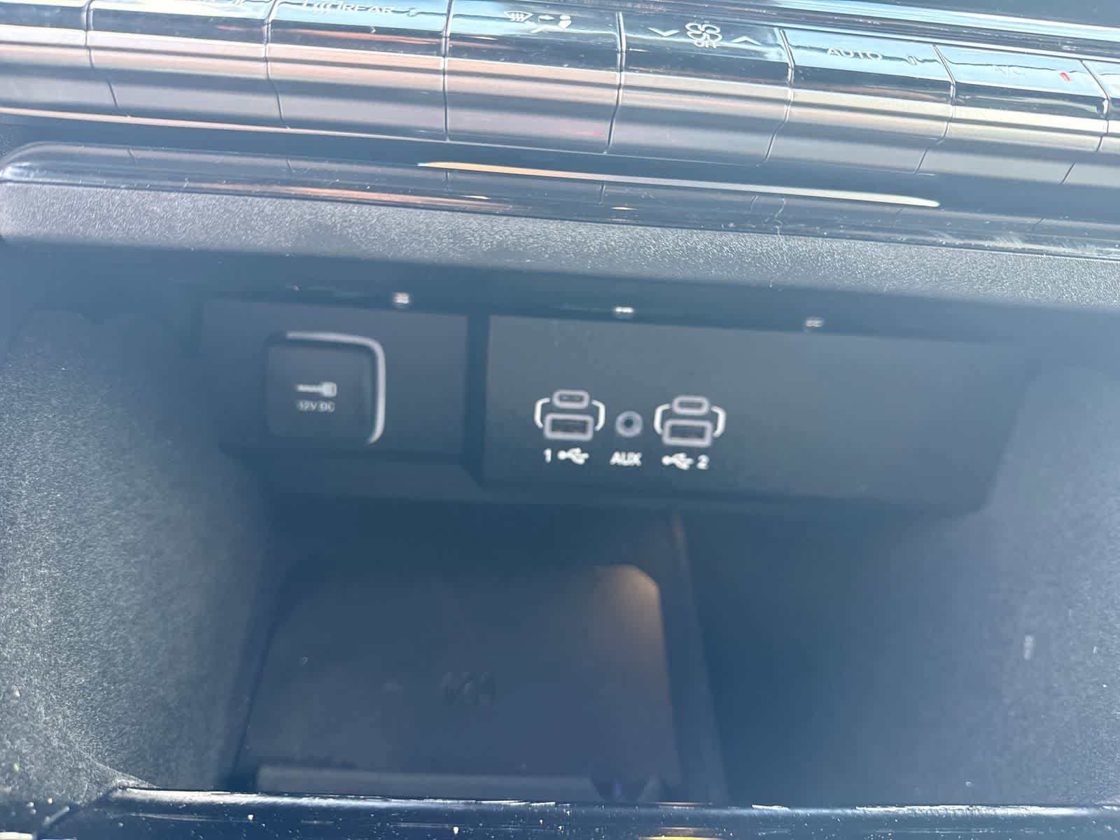 Used 2025 Jeep Wagoneer L Series II AWD/4WD image 36