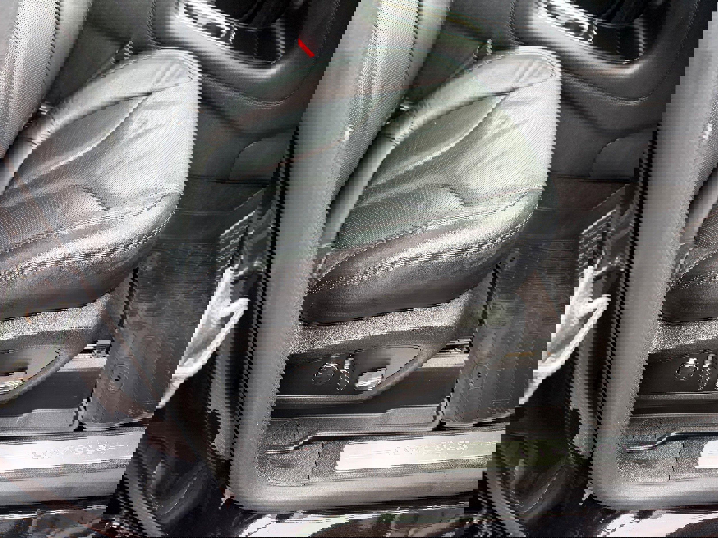 Used 2019 Lincoln MKC Reserve image 24