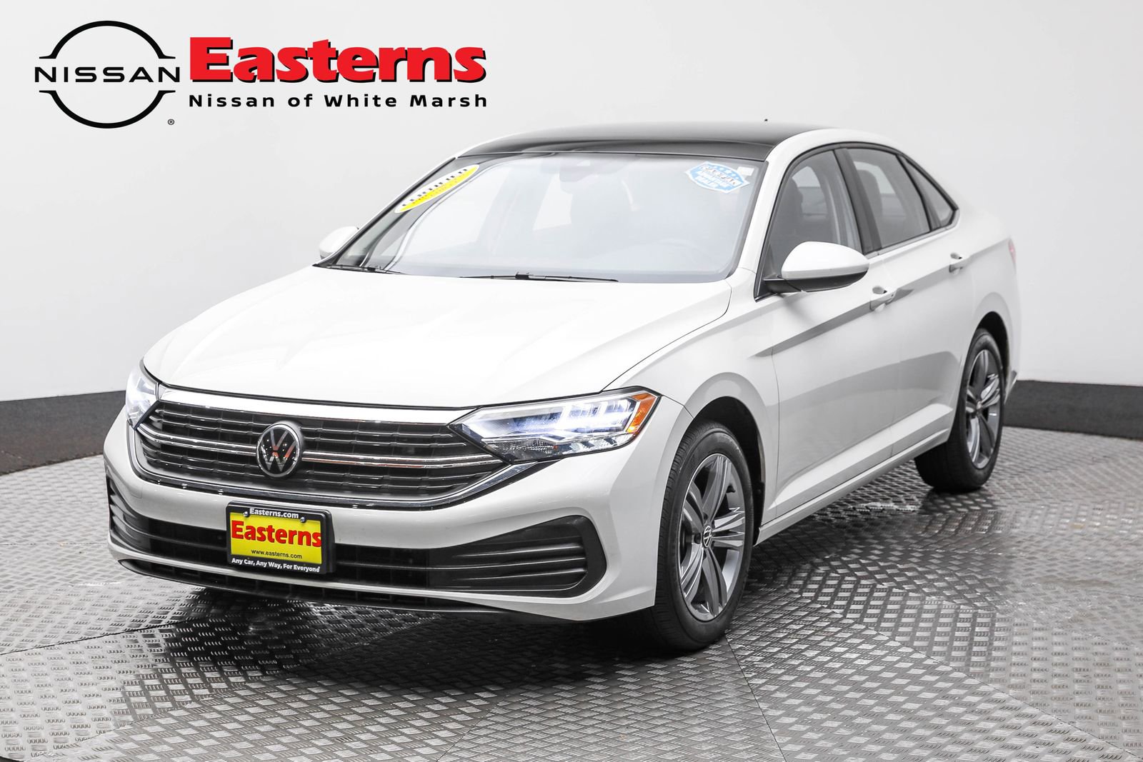 Used 2023 Volkswagen Jetta SE w/ Panoramic Sunroof Package