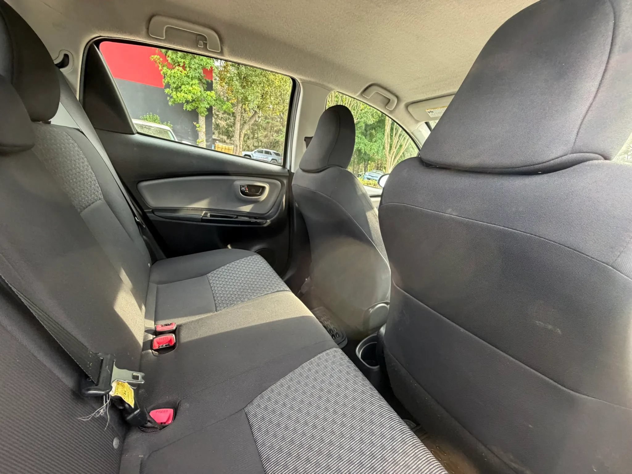 Used 2016 Toyota Yaris L FWD image 23