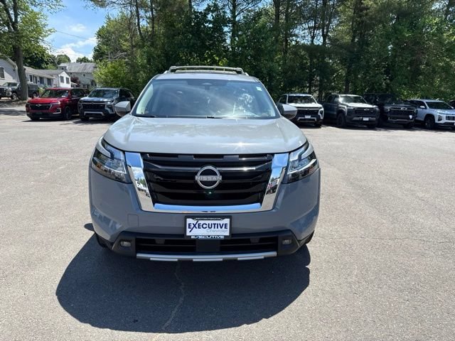 Used 2024 Nissan Pathfinder Platinum w/ Cargo Package AWD/4WD image 3