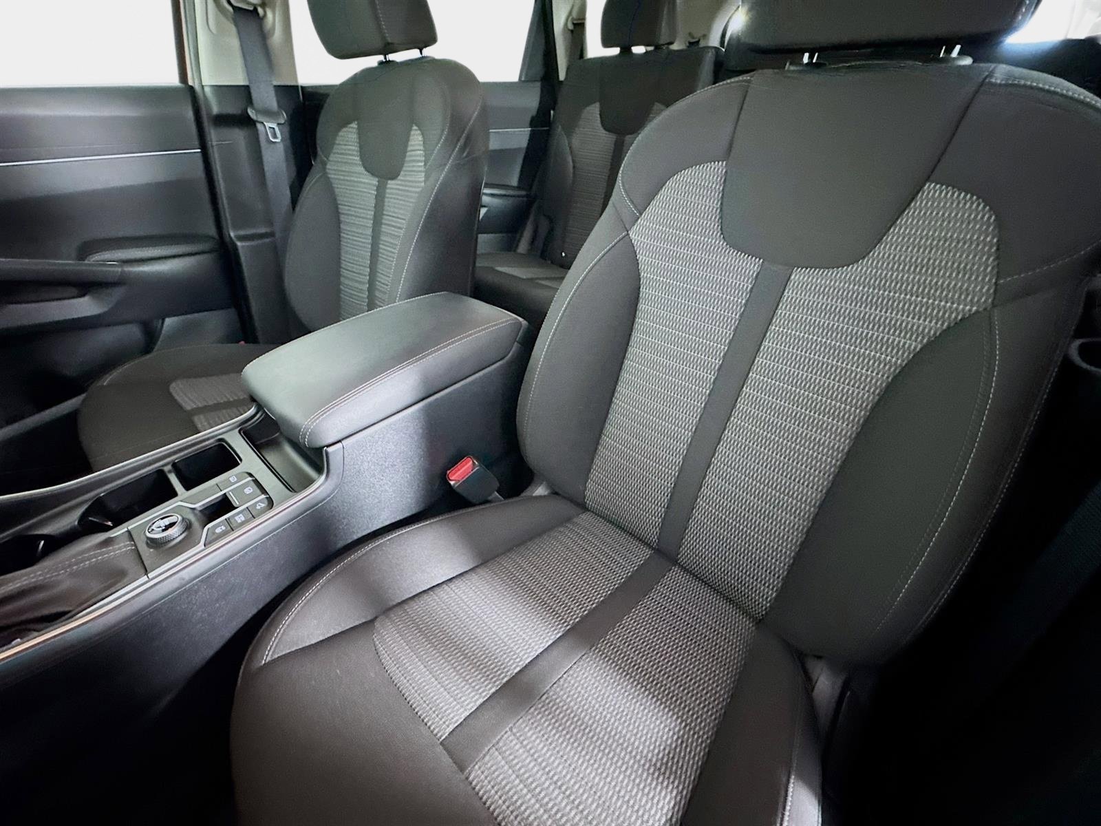 Certified 2025 Kia Sorento LX image 11