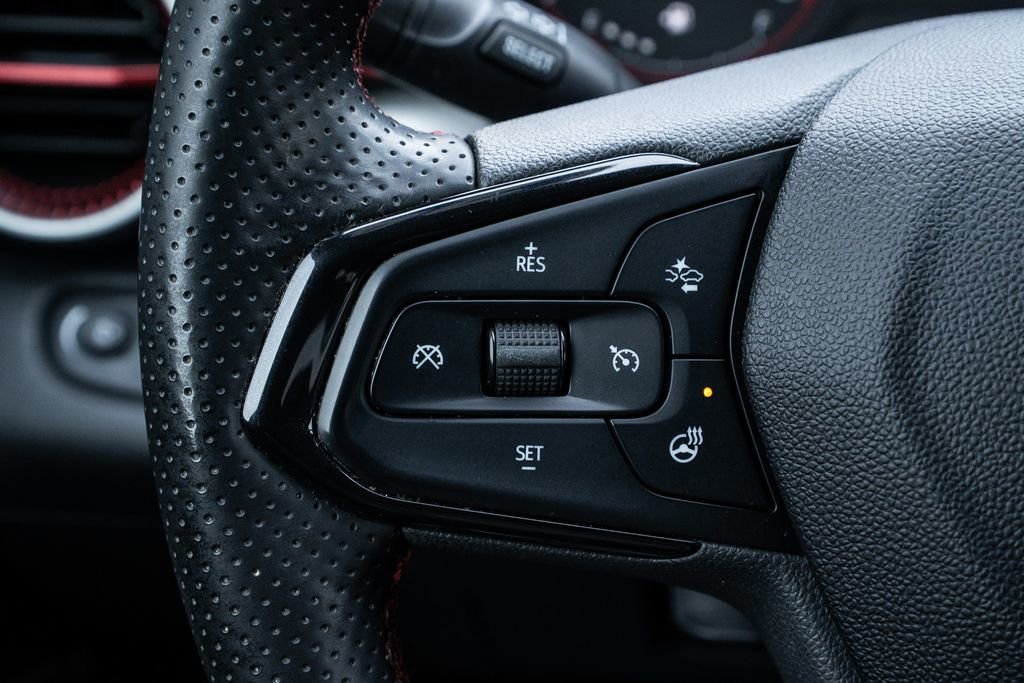 Used 2024 Chevrolet Trax RS w/ Sunroof Package image 18