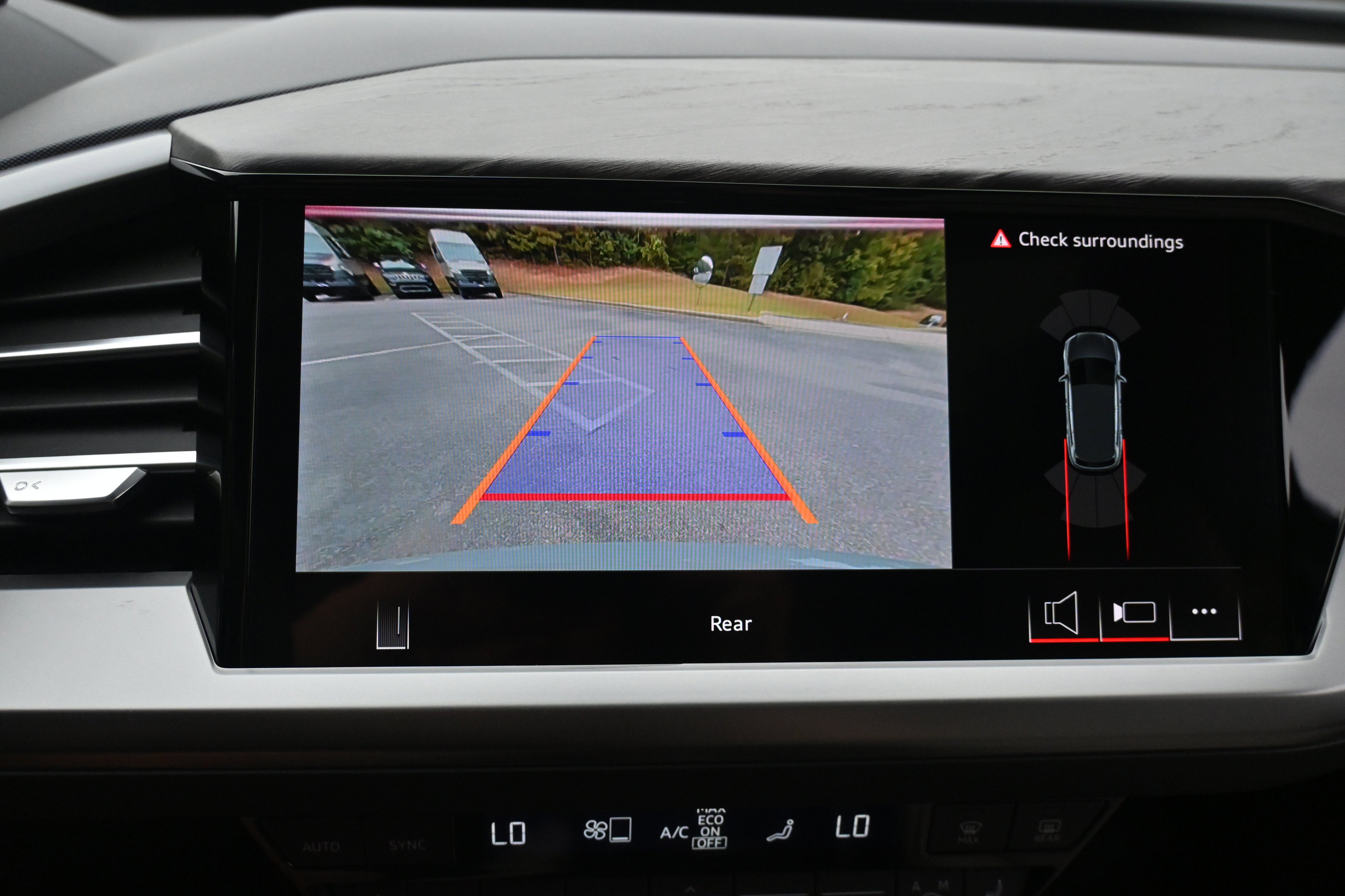 Used 2025 Audi Q4 e-tron Premium Plus image 29