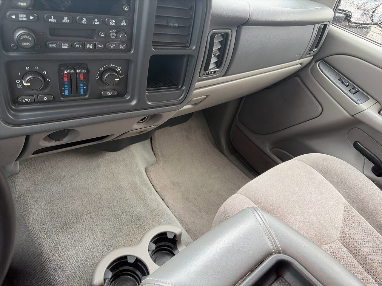 Used 2004 Chevrolet Tahoe LS image 19