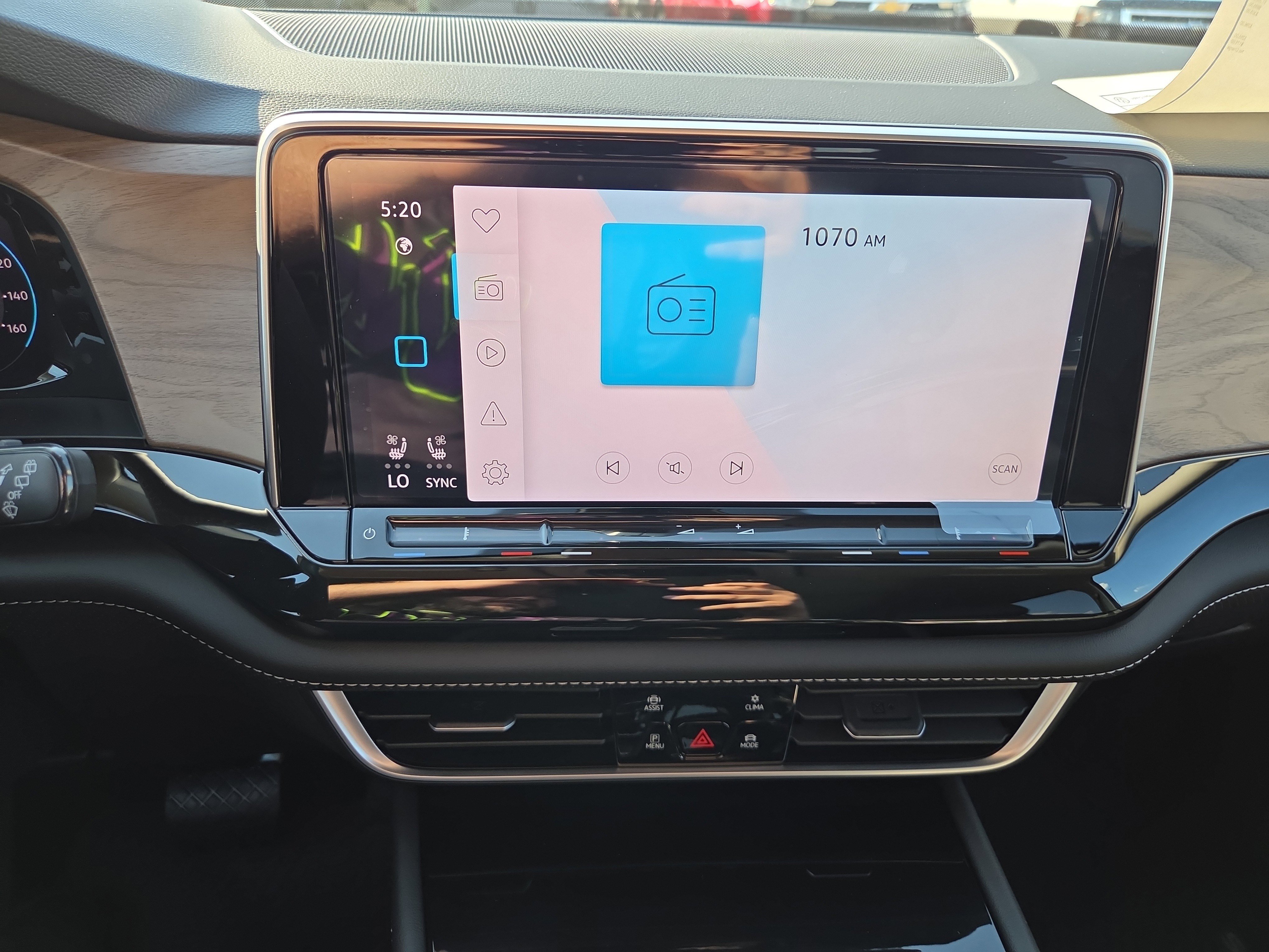 New 2026 Volkswagen Atlas SE image 10