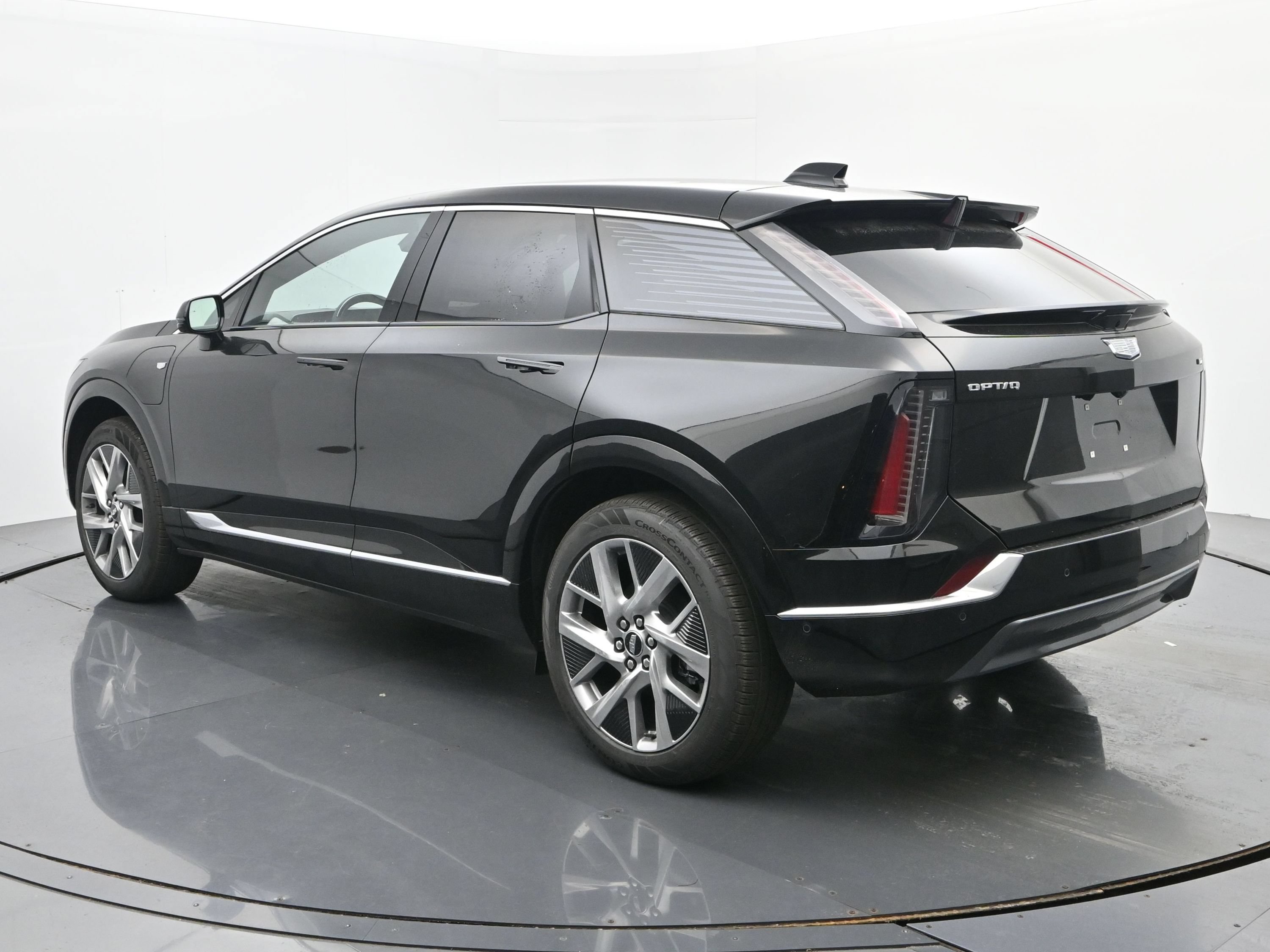 New 2027 Cadillac Optiq Luxury w/ LPO, Floor Liner Package AWD/4WD image 3