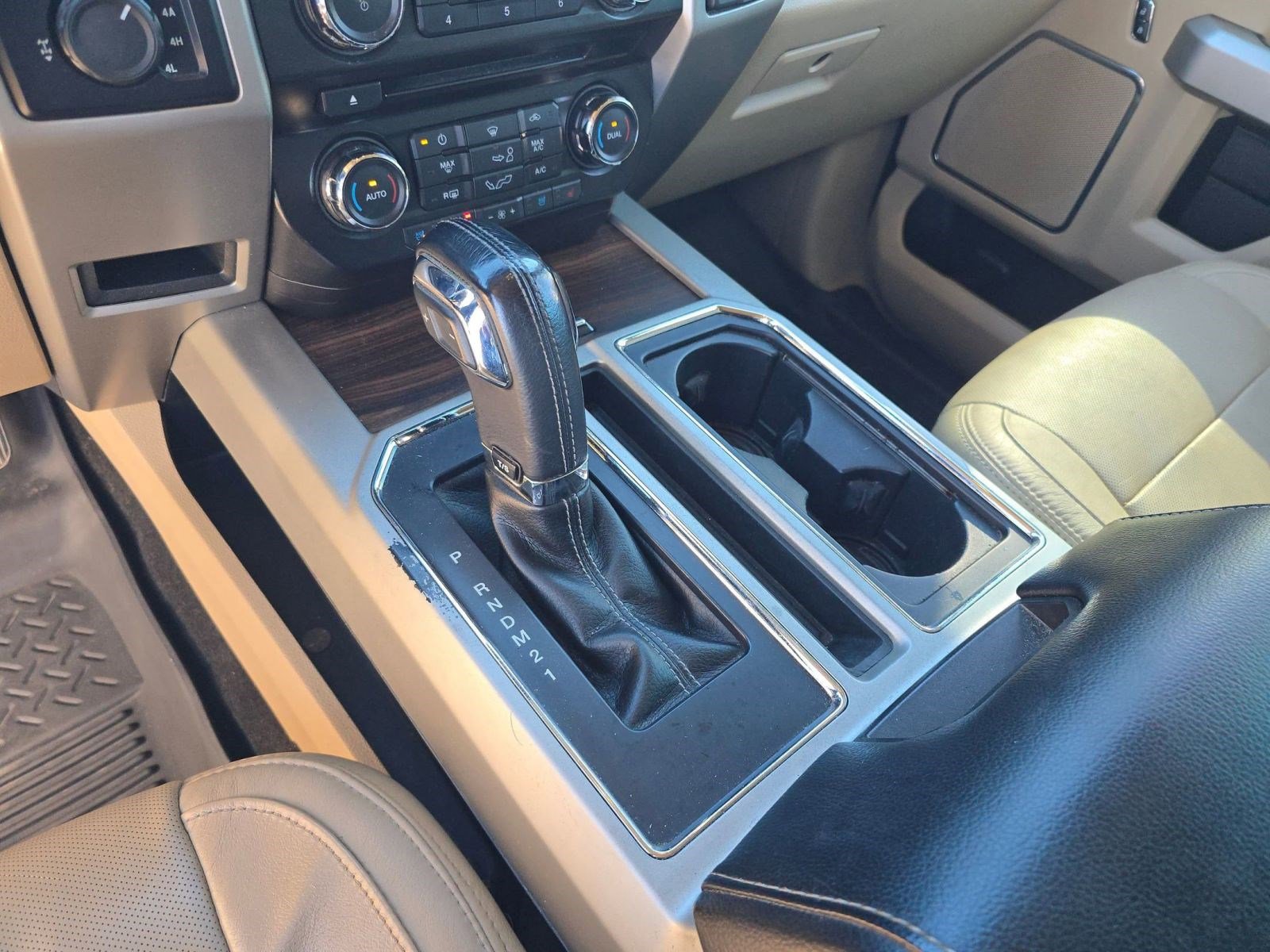 Used 2015 Ford F150 Lariat image 16