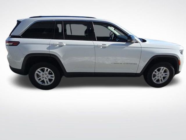 Used 2023 Jeep Grand Cherokee Laredo w/ Luxury Tech Group I image 8
