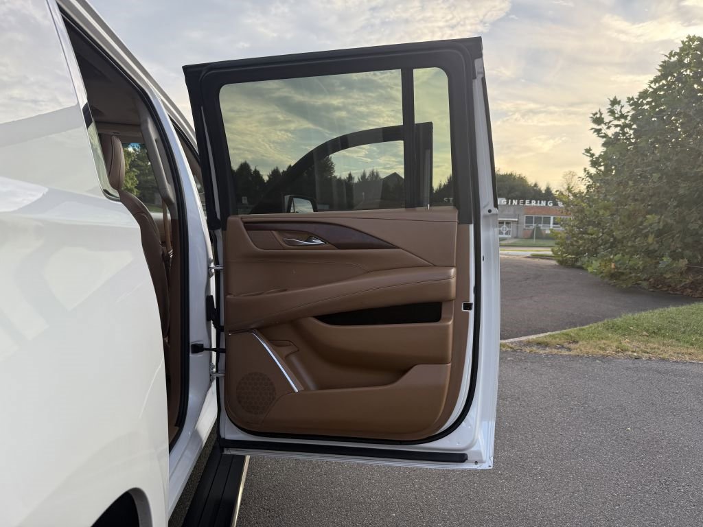 Used 2016 Cadillac Escalade ESV Platinum image 22