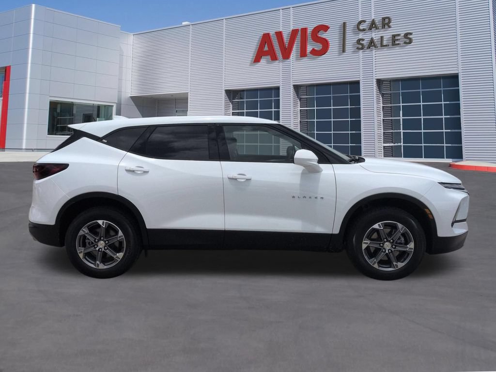 Used 2025 Chevrolet Blazer LT FWD image 5