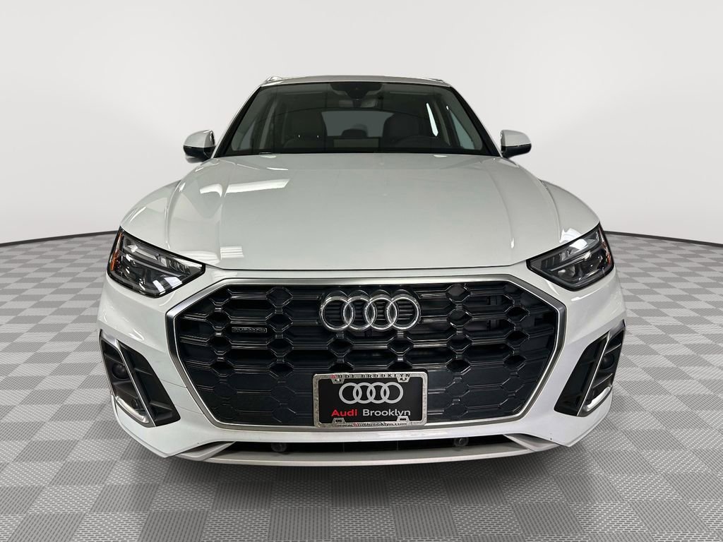Used 2023 Audi Q5 2.0T Premium w/ Convenience Package image 2
