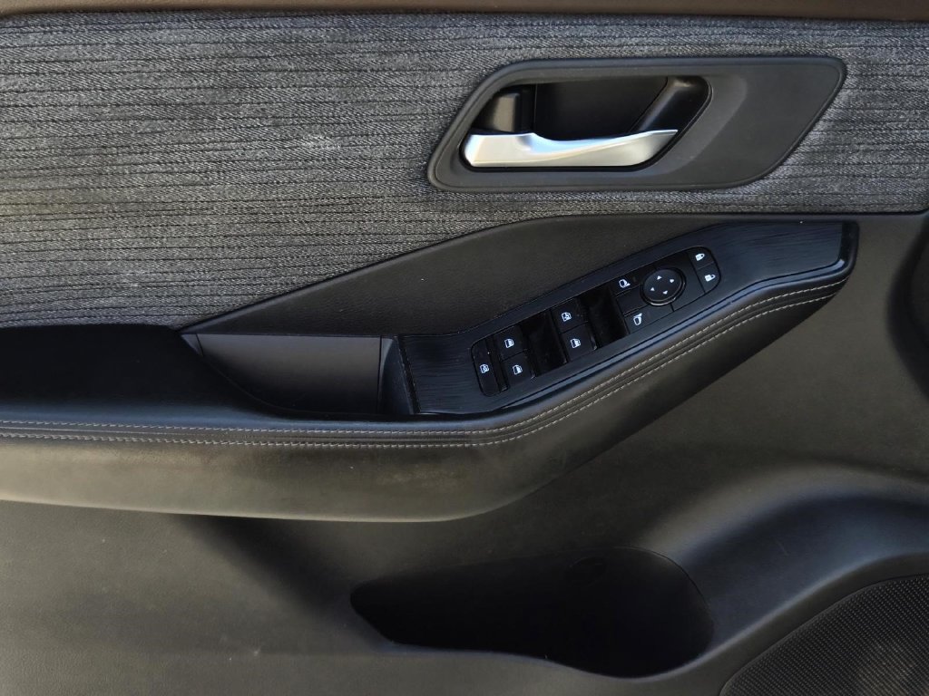 Certified 2023 Nissan Rogue SV FWD image 16
