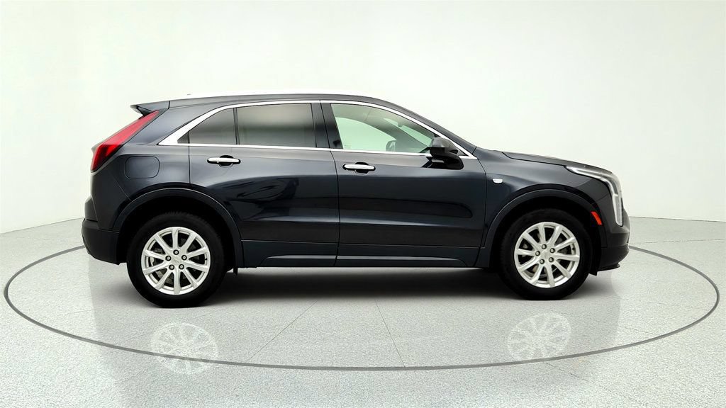 Used 2023 Cadillac XT4 Luxury w/ Cold Weather Package AWD/4WD image 4