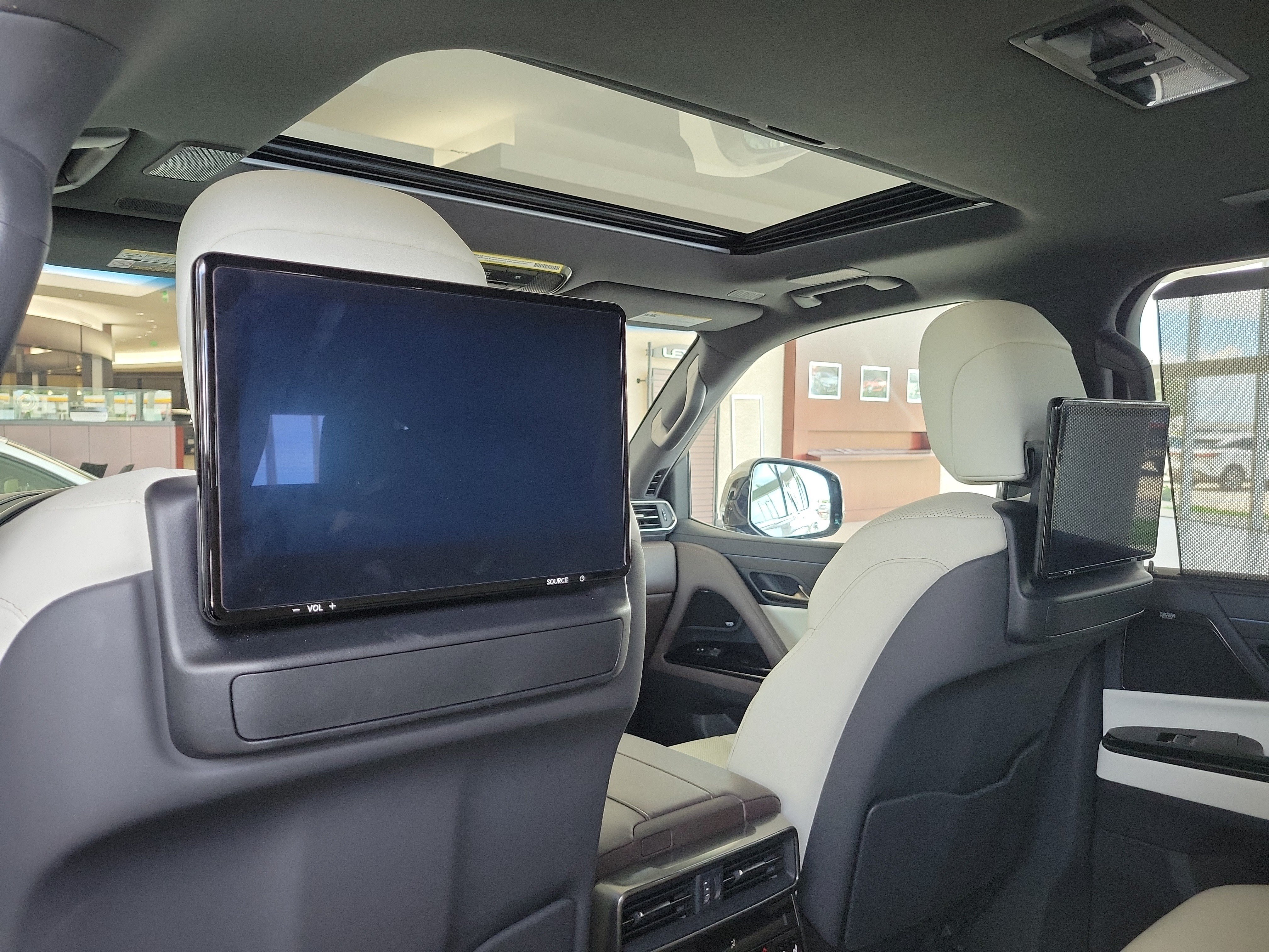 Used 2022 Lexus LX 600 4WD w/ Accessory Package (Z1) image 19