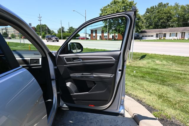Used 2018 Volkswagen Atlas SE w/ R-Line Package AWD/4WD image 18