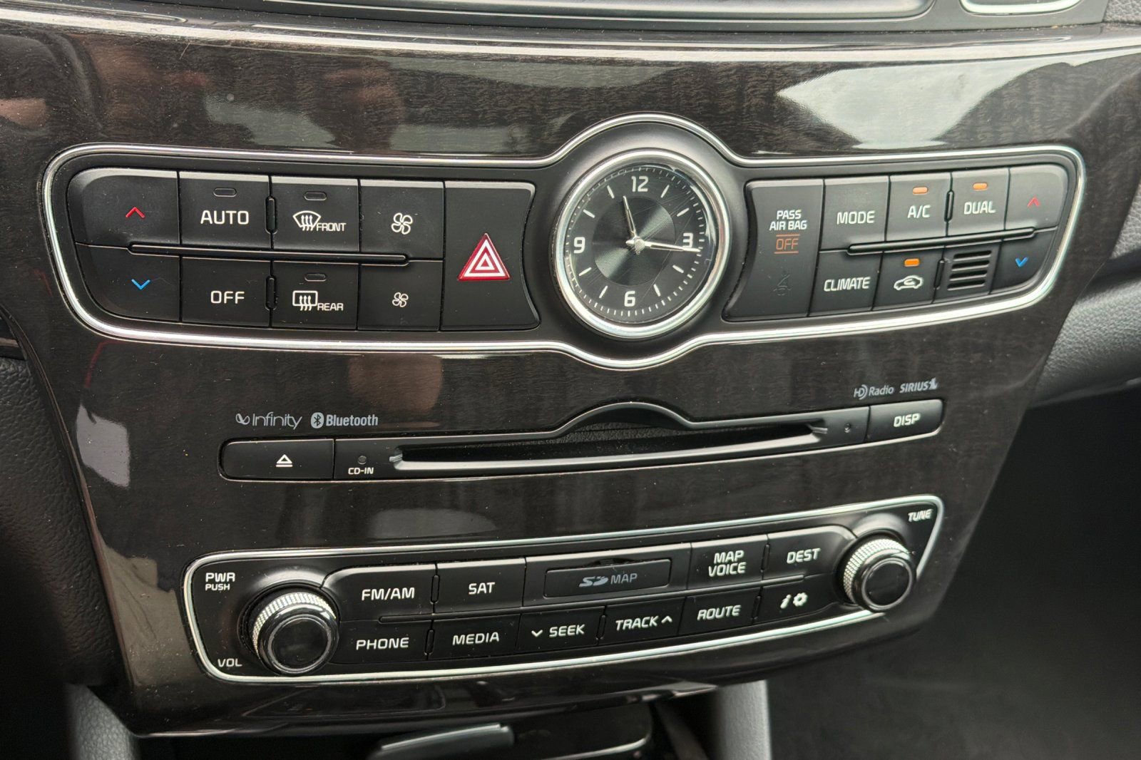 Used 2015 Kia Cadenza Premium w/ Luxury Package FWD image 20