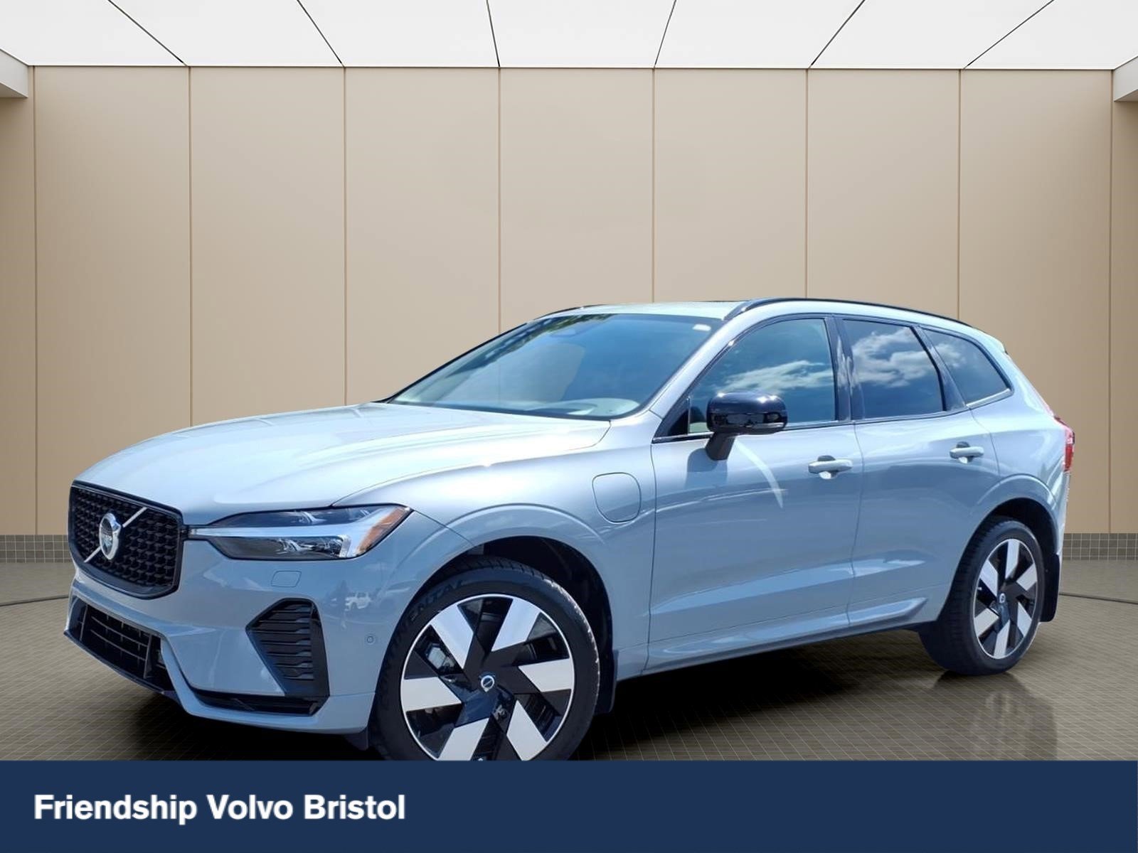 Used 2024 Volvo XC60 T8 Ultimate w/ Protection Package Premier AWD/4WD image 1