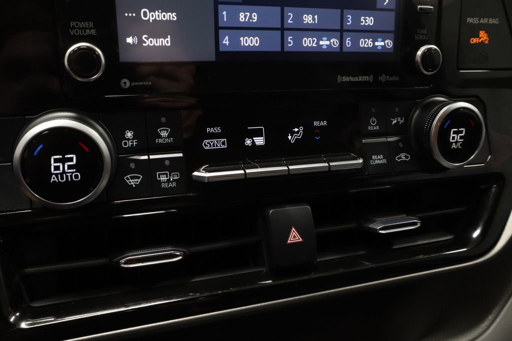 Used 2021 Toyota Highlander LE image 33