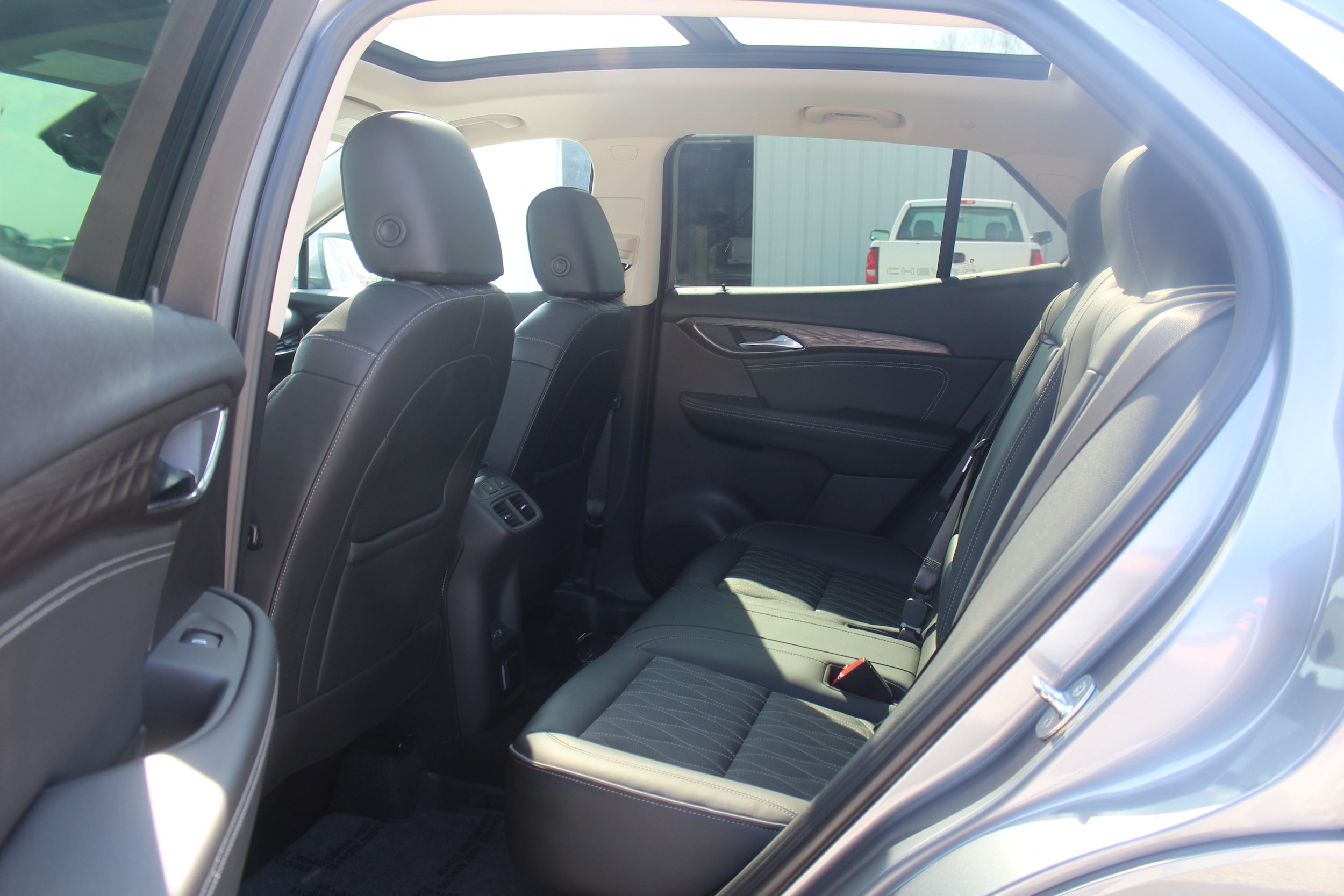 Used 2022 Buick Envision Avenir w/ Technology Package II FWD image 17