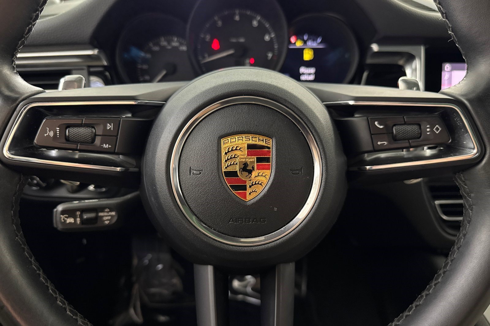 Used 2023 Porsche Macan AWD/4WD image 11