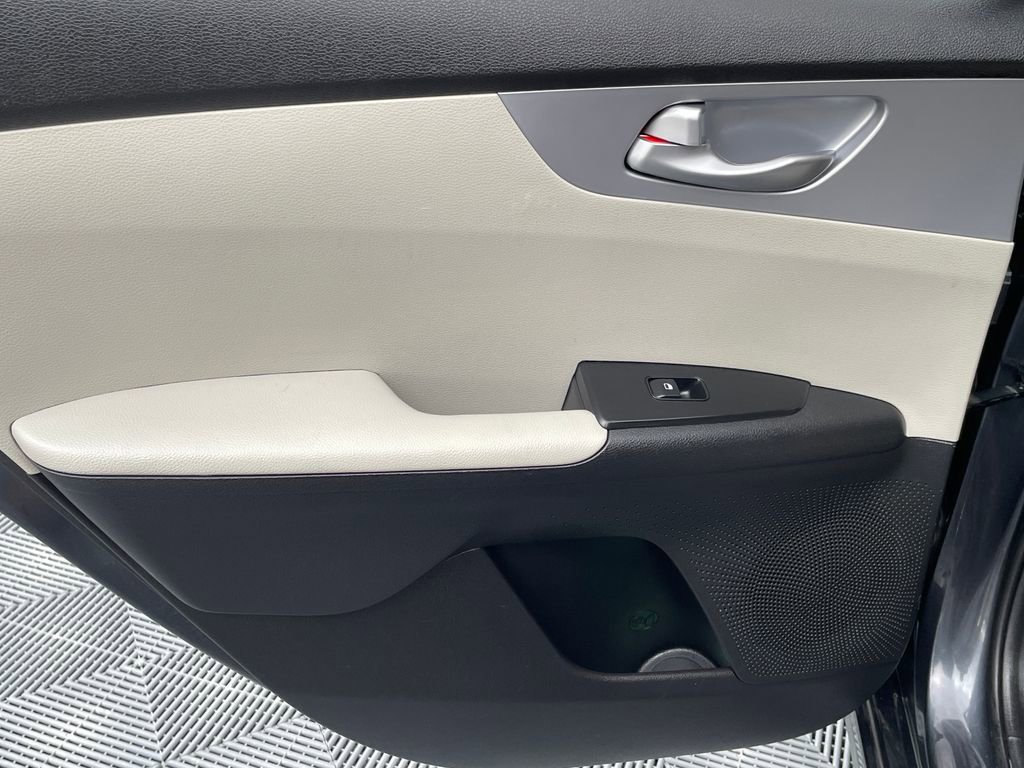 Used 2023 Kia Forte LXS image 38