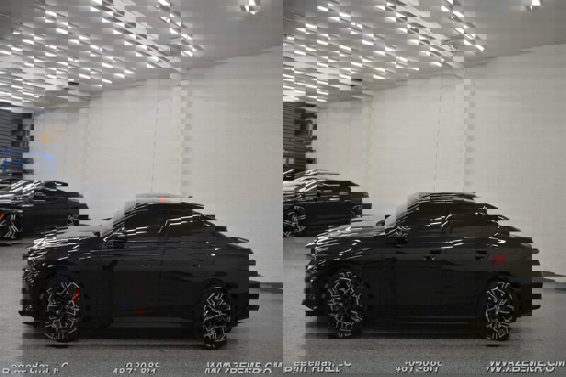 Used 2025 BMW i5 eDrive40i w/ M Sport Package image 5