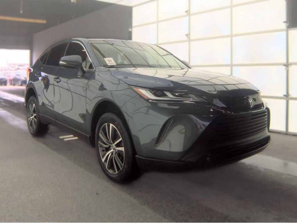 Used 2023 Toyota Venza LE AWD/4WD image 4