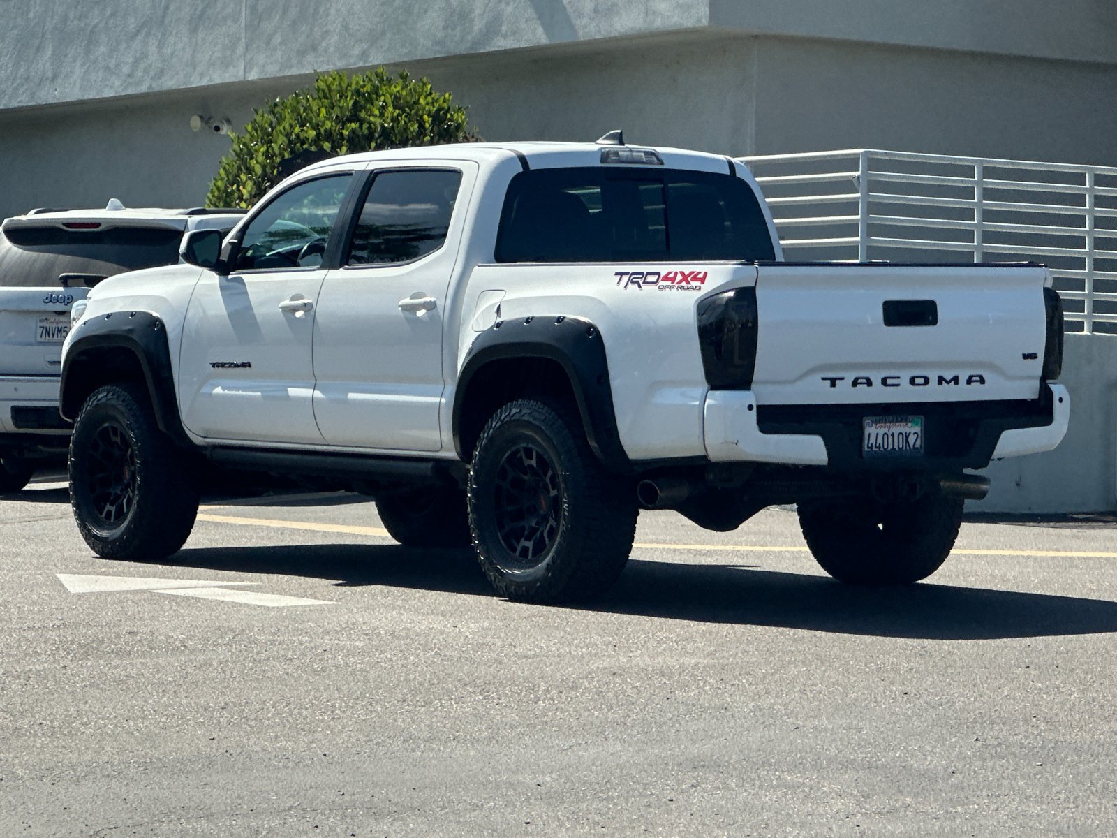 Used 2018 Toyota Tacoma TRD Off-Road w/ Technology Package AWD/4WD image 3