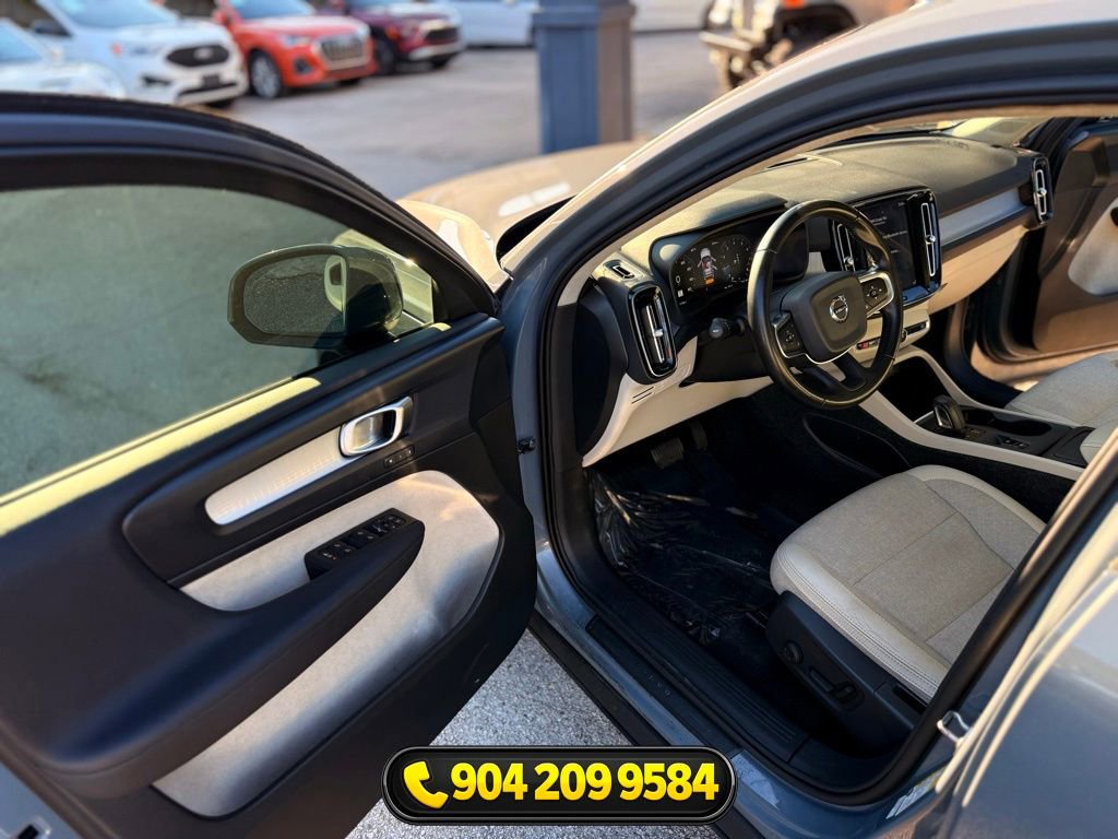 Used 2020 Volvo XC40 T5 Momentum w/ Protection Package Premier image 23