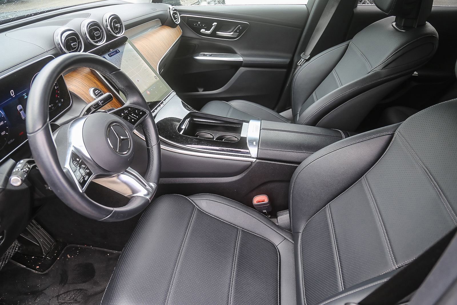 Used 2025 Mercedes-Benz GLC 350e 4MATIC image 5