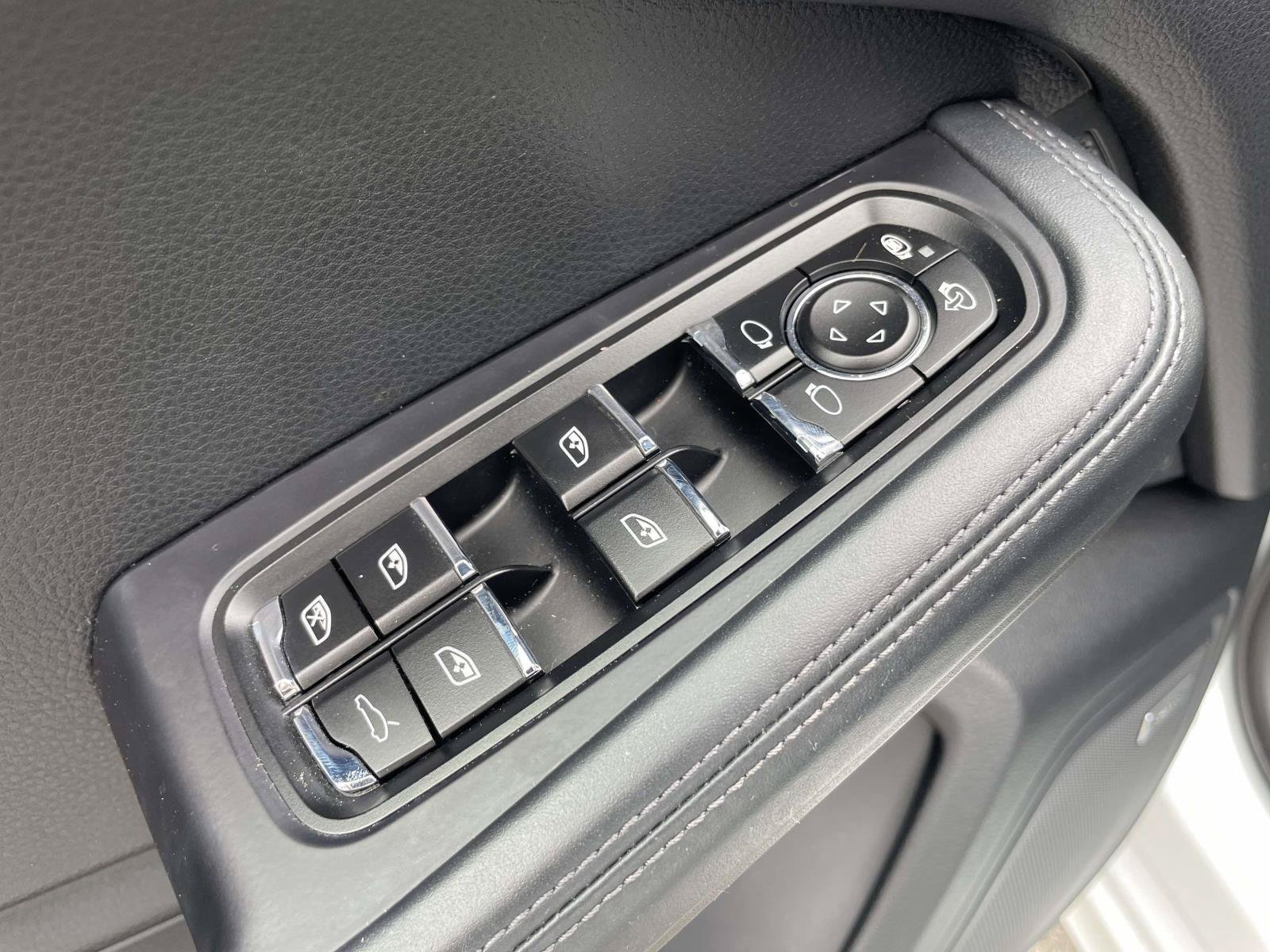 Used 2021 Porsche Macan Turbo AWD/4WD image 6