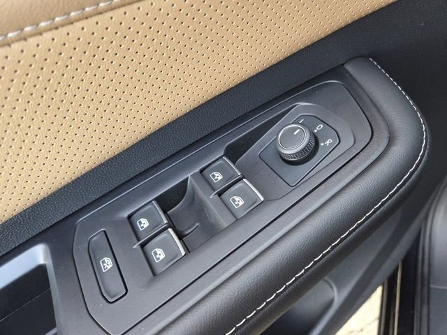 Used 2024 Volkswagen Atlas Cross Sport SEL R-Line image 9