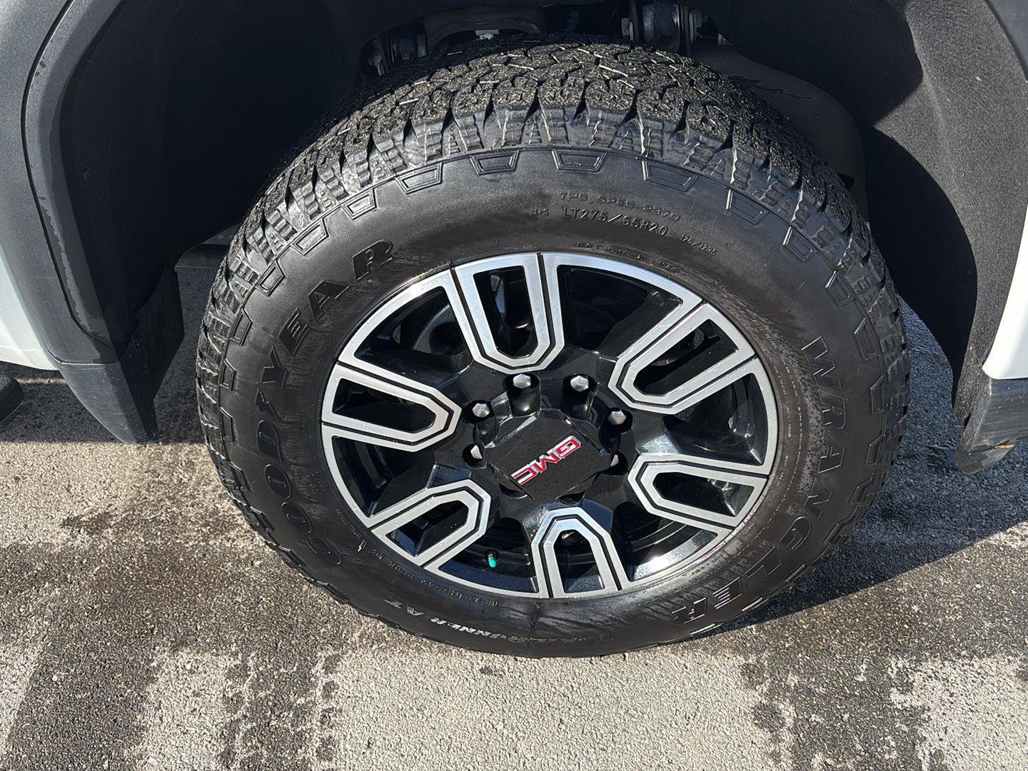 Used 2023 GMC Sierra 2500 AT4 w/ AT4 Premium Plus Package image 12