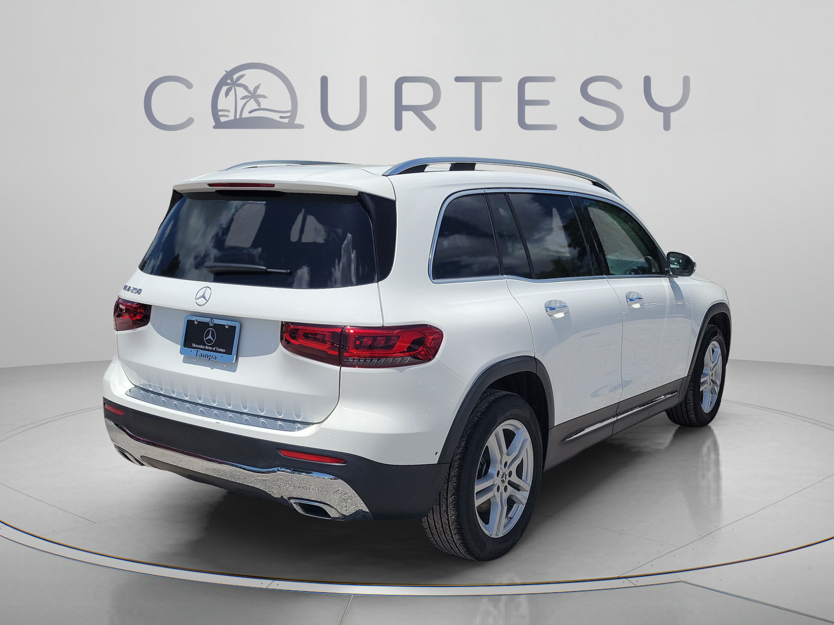 Used 2023 Mercedes-Benz GLB 250 image 3