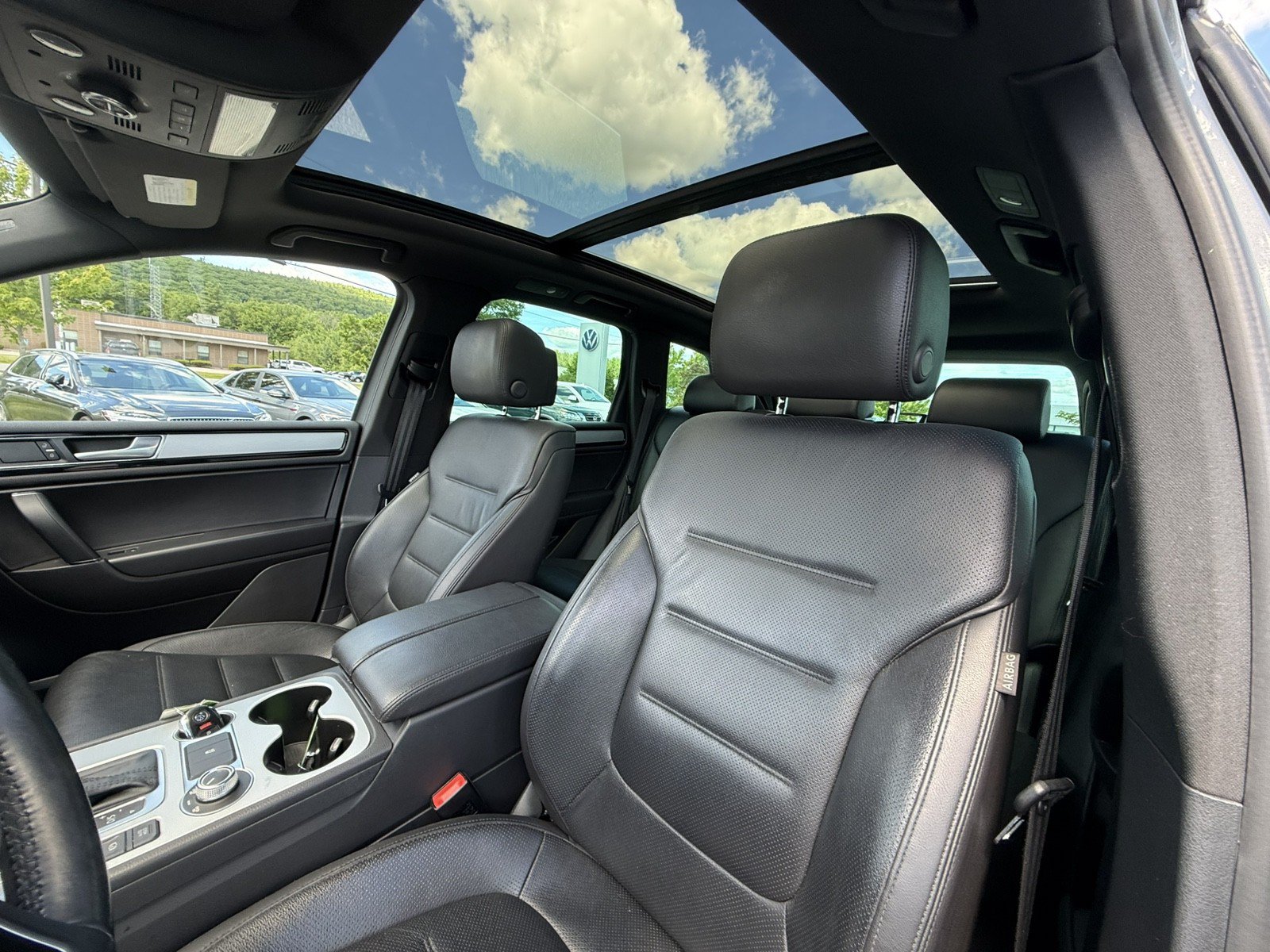 Used 2017 Volkswagen Touareg Wolfsburg Edition AWD/4WD image 11