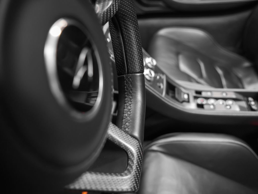 Used 2016 McLaren 675LT Spider RWD image 60